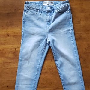 NWOT Light wash jeans 💙